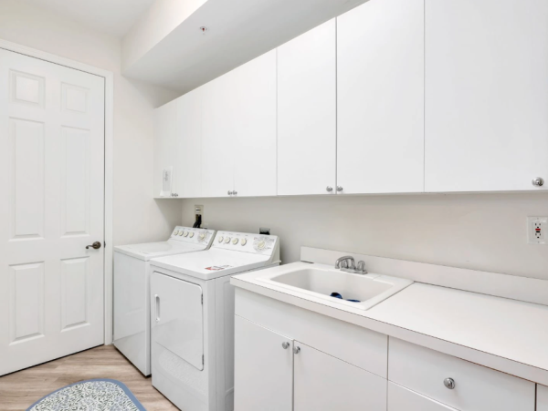 Spacious 3-Bedroom Condo in Naples - Renovated Resort-Style Amenities